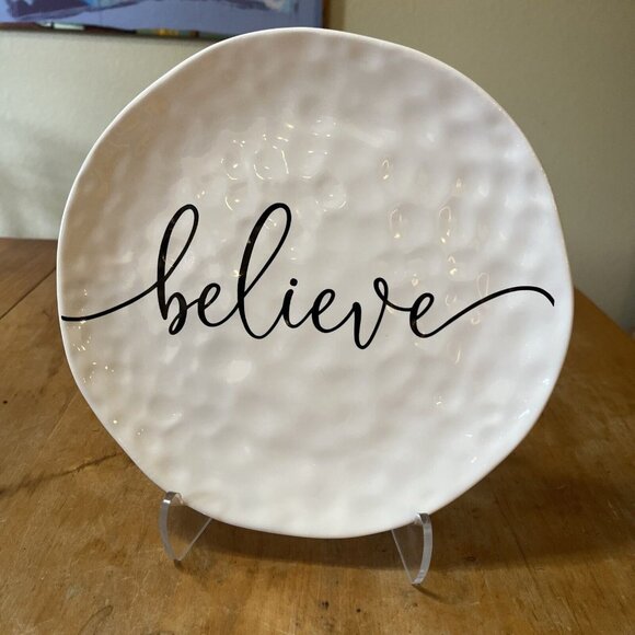 Robert Stanley Ceramic 10in White Textured Christmas Holiday “believe” Plate - Picture 1 of 4